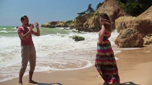 Couple taking photo on beach — Stock Video