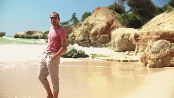 Man standing on beach — Stock Video