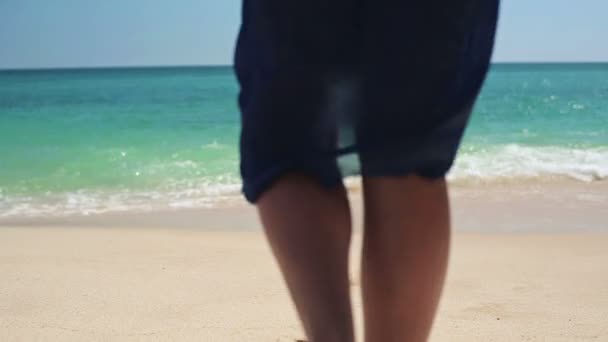 Woman walking on beach — Stock Video