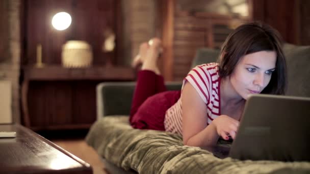 Woman with laptop — Stock Video