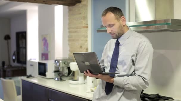 Businessman with tablet — Stock Video