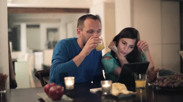 Couple with laptop — Stock Video