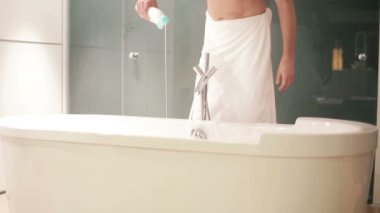 bathtub man pee video Erotic nursing braws