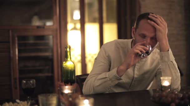 Lonely man drinking wine — Stock Video