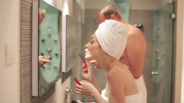 Couple preparing in bathroom — Stock Video