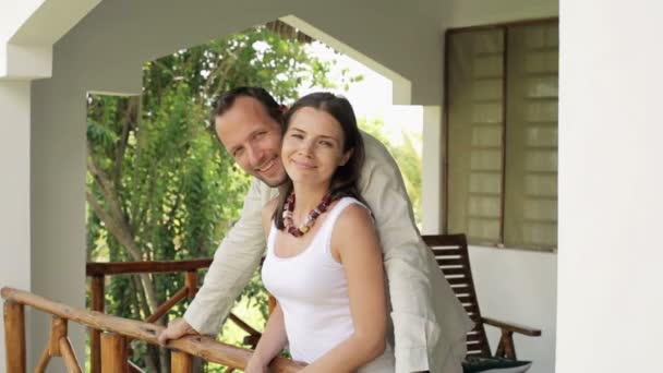 Couple standing on house porch — Stock Video