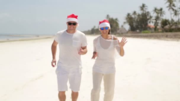 Couple in santa hats — Stock Video