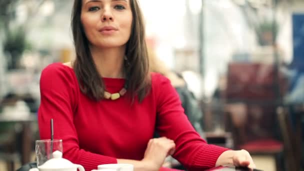 Attractive woman with tablet — Stock Video