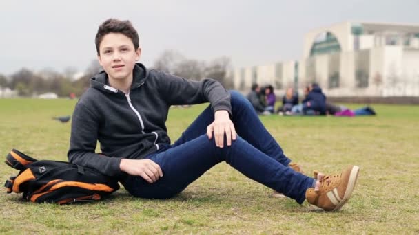 Teenager relaxing in park — Stock Video