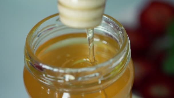 蜂蜜在罐子里的特写镜头 — 图库视频影像