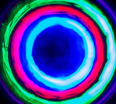 renkli daireler ile hafif delik