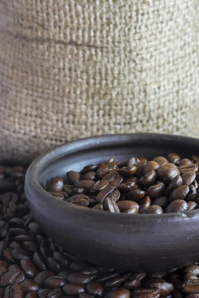 Coffee Beans in a Clay Pot V — Stock Photo, Image