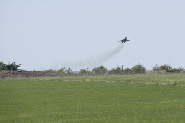 Albacete, İspanya - Nisan 11: askeri savaş uçağı albacete air Base, albacete, İspanya içinde los llanos (tlp) 11 Nisan 2012 tarihinde gösteri sırasında