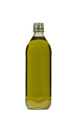 Beyaz arka plan üzerinde izole zeytinyağı şişesi