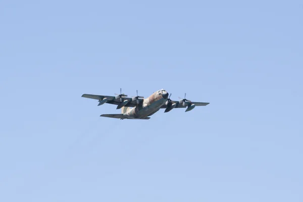 ALBACETE, ESPAÑA - 11 DE ABRIL: Avión de combate militar durante manifestación en la base aérea de Albacete, Los Llanos (TLP) el 11 de abril de 2012 en Albacete, España —  Fotos de Stock