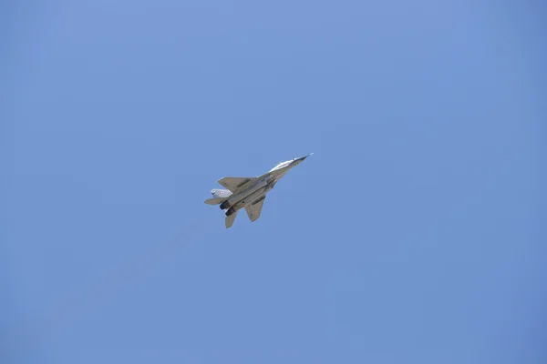 ALBACETE,SPAIN - APRIL 11: Military fighter jet during demonstration in Albacete air base, Los Llanos (TLP) on April 11, 2012 in Albacete,Spain — Stock Photo, Image