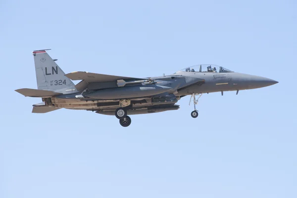 阿尔瓦塞特、 西班牙-4 月 11 日： 军事战斗机在阿尔巴塞特空军基地，洛斯亚诺斯 （tlp） 在 2012 年 4 月 11 日在阿尔巴塞特西班牙示威期间 — 图库照片