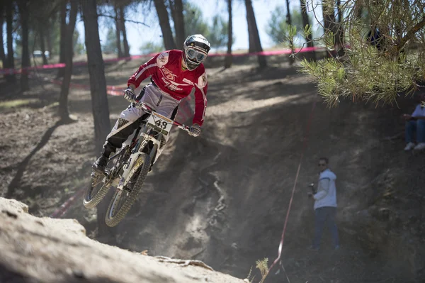 GRANADA, SPAGNA - 25 OTTOBRE: Sconosciuto corridore sulla gara della mountain bike "Cumbres Verdes, La Zubia" il 25 ottobre 2012 a Granada, Spagna — Foto Stock