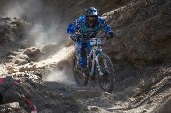 GRANADA, SPAGNA - 25 OTTOBRE: Sconosciuto corridore sulla gara della mountain bike "Cumbres Verdes, La Zubia" il 25 ottobre 2012 a Granada, Spagna — Foto Stock