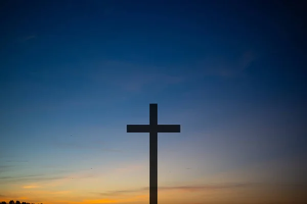 Das Kreuz Vor Dem Hintergrund Des Sonnenuntergangs — Stockfoto