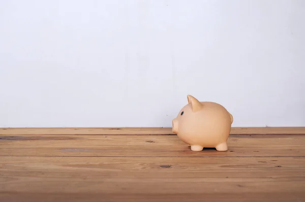 Piggy Bank Drewnianym Tle Zapisać Koncepcji — Zdjęcie stockowe