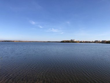 Senezh Gölü panoraması Sonbaharda Solnechnogorsk