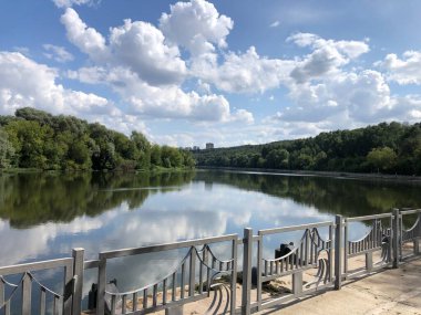 Fili Parkı Moskova Nehri, yaz günü