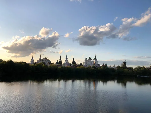 Vista Izmailovsky Kremlin Verão Lago — Fotografia de Stock