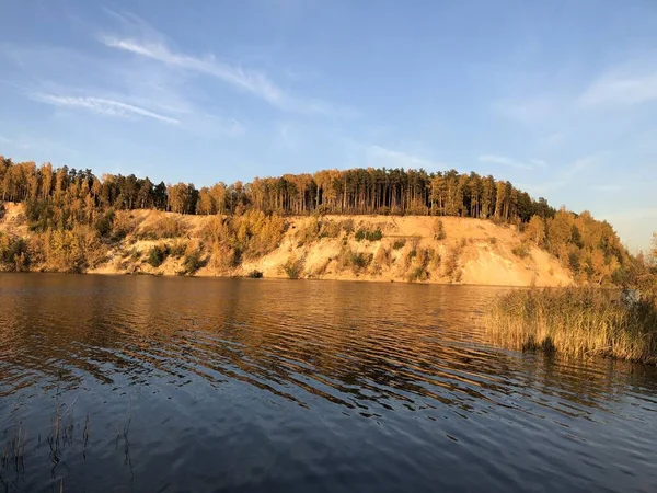 Floresta Outono Lago Dzerzhinsky Noite Ensolarada — Fotografia de Stock