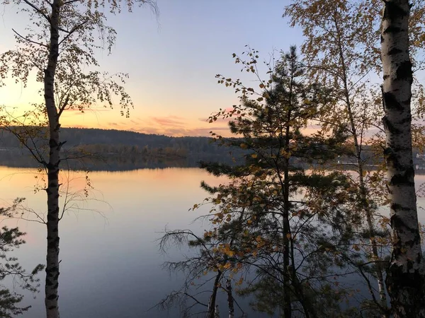 Sonnenuntergang See Inmitten Des Waldes Herbst — Stockfoto