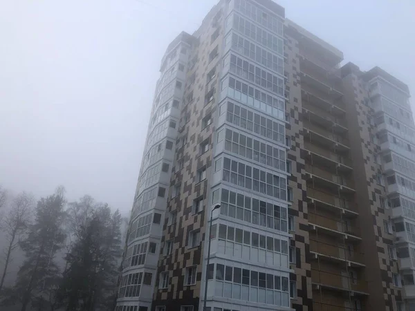 Niebla Evaporación Matutinas Ciudad Con Edificios Gran Altura — Foto de Stock