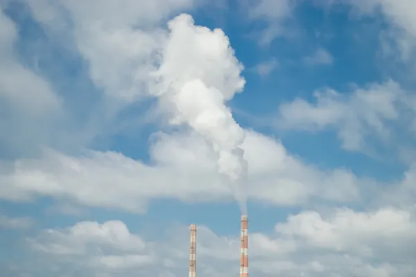 Smoke from the chimney — Stock Photo, Image