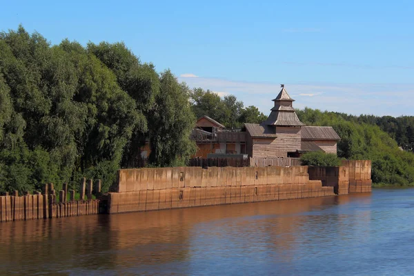 河上的木制要塞 — 图库照片