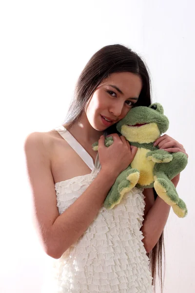 Jeune fille et son prince grenouille — Photo