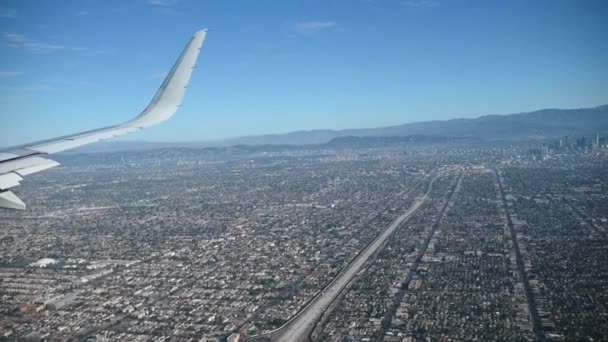 로스앤젤레스 상공을 비행기가 보이는 — 비디오