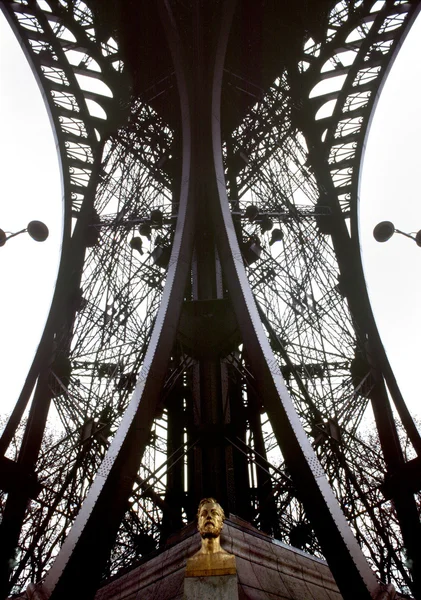 Estrutura simbólica da torre de ferro — Fotografia de Stock