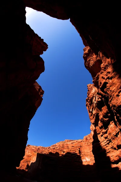 Red mountain cave looks like a bear — Stock Photo, Image