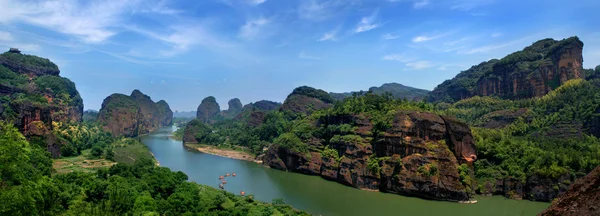 Montagne et rivière dans le sud de la Chine panorama — Photo