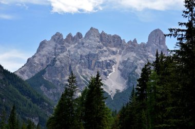 Landro Vadisi gölünden, Cristallino di Misurina 'nın önü.