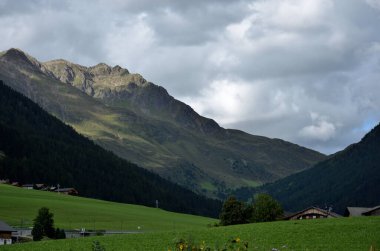 Gsies vadisinden 2768 metre yüksekliğindeki Kaserspitz dağının manzarası.