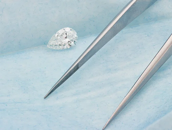 Pear Shaped Diamond Blue Parcel Gemstone Tweezers — Stock Fotó