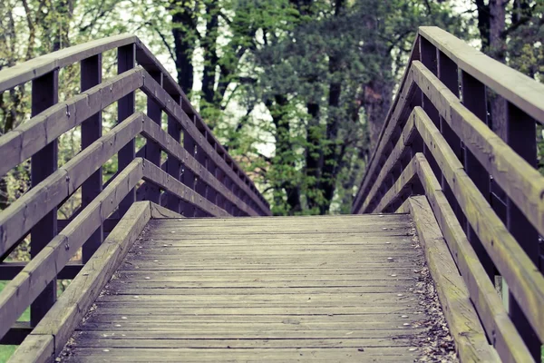 Ponte de madeira velha — Fotografia de Stock