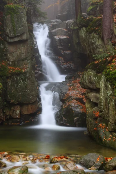 Cascade Podgornej dans les Monts Géants, Pologne — Photo