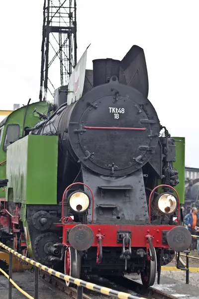 Vintage zwart stoom aangedreven spoorweg trein — Stockfoto