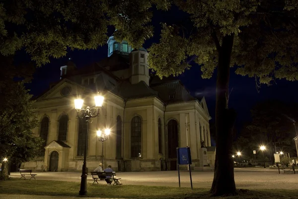 Starý středověký kostel v noci — Stock fotografie