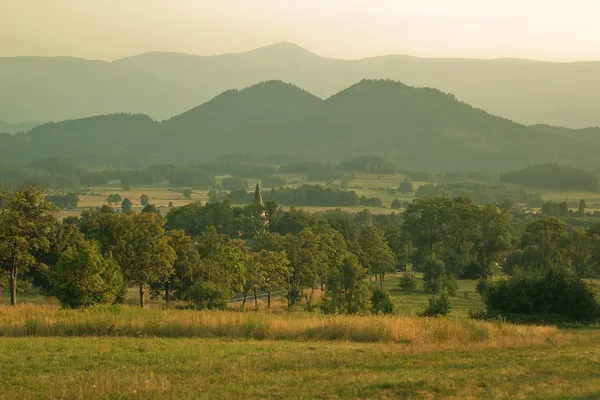 Schönes Dorf im Sommer — Stockfoto