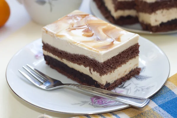 Chocolate saboroso e bolo de cappucino — Fotografia de Stock