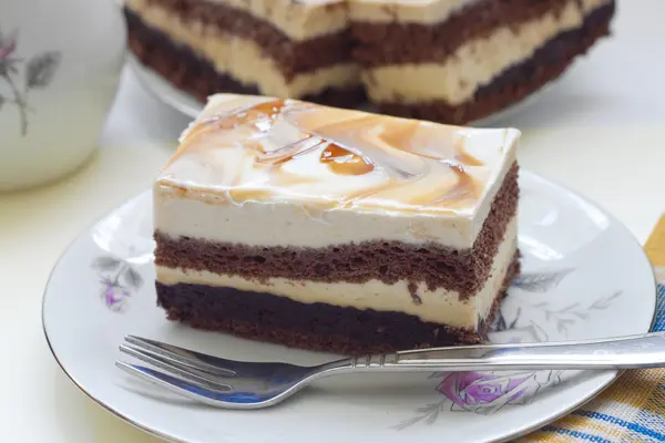 Lekkere chocolade en cappucino cake — Stockfoto