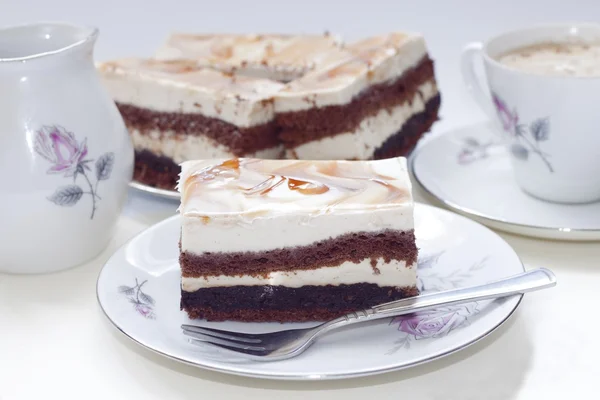 Chocolate saboroso e bolo de cappucino — Fotografia de Stock