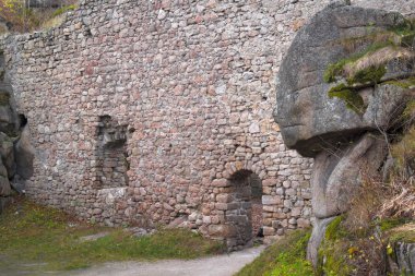 ormanda, Polonya Ortaçağ Kalesi bolczow Harabeleri